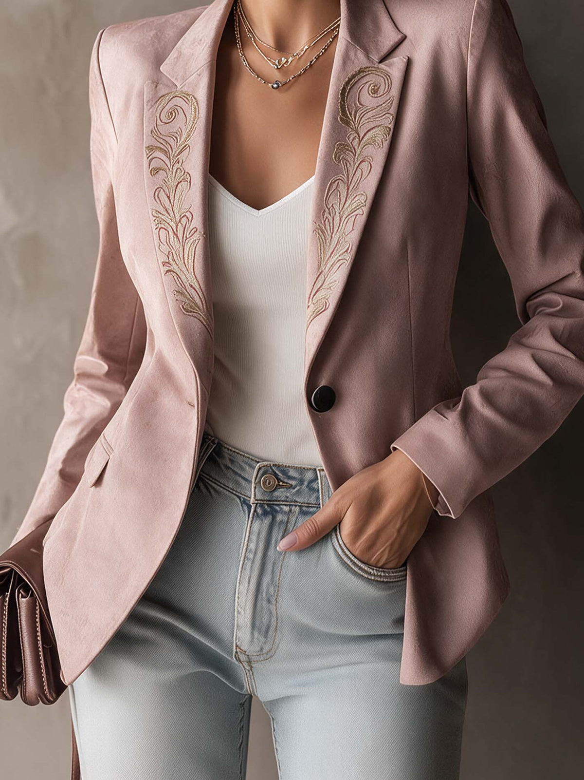 Blazer cintré rose poudré avec broderie