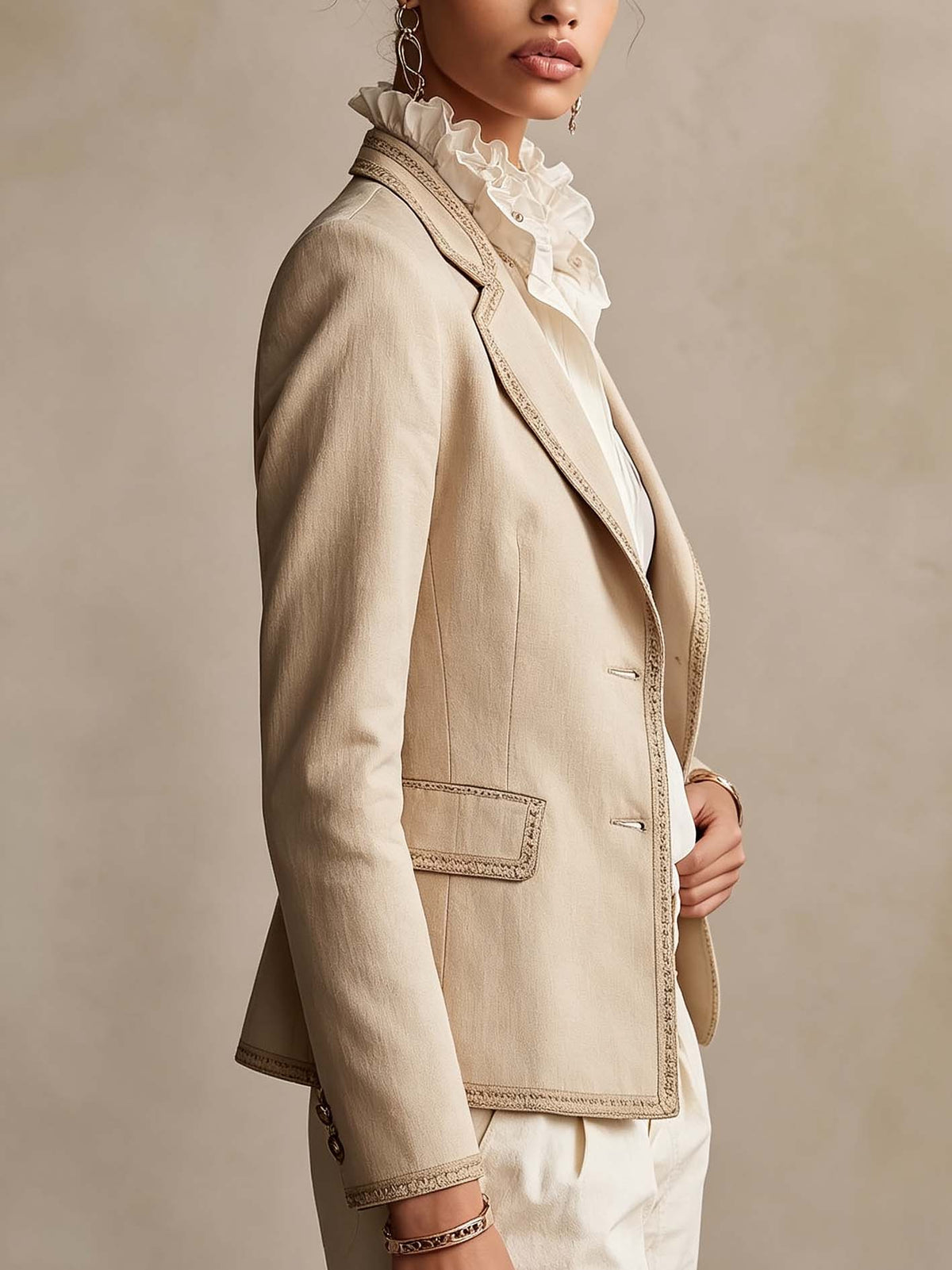 Blazer tailleur beige avec bordure vintage
