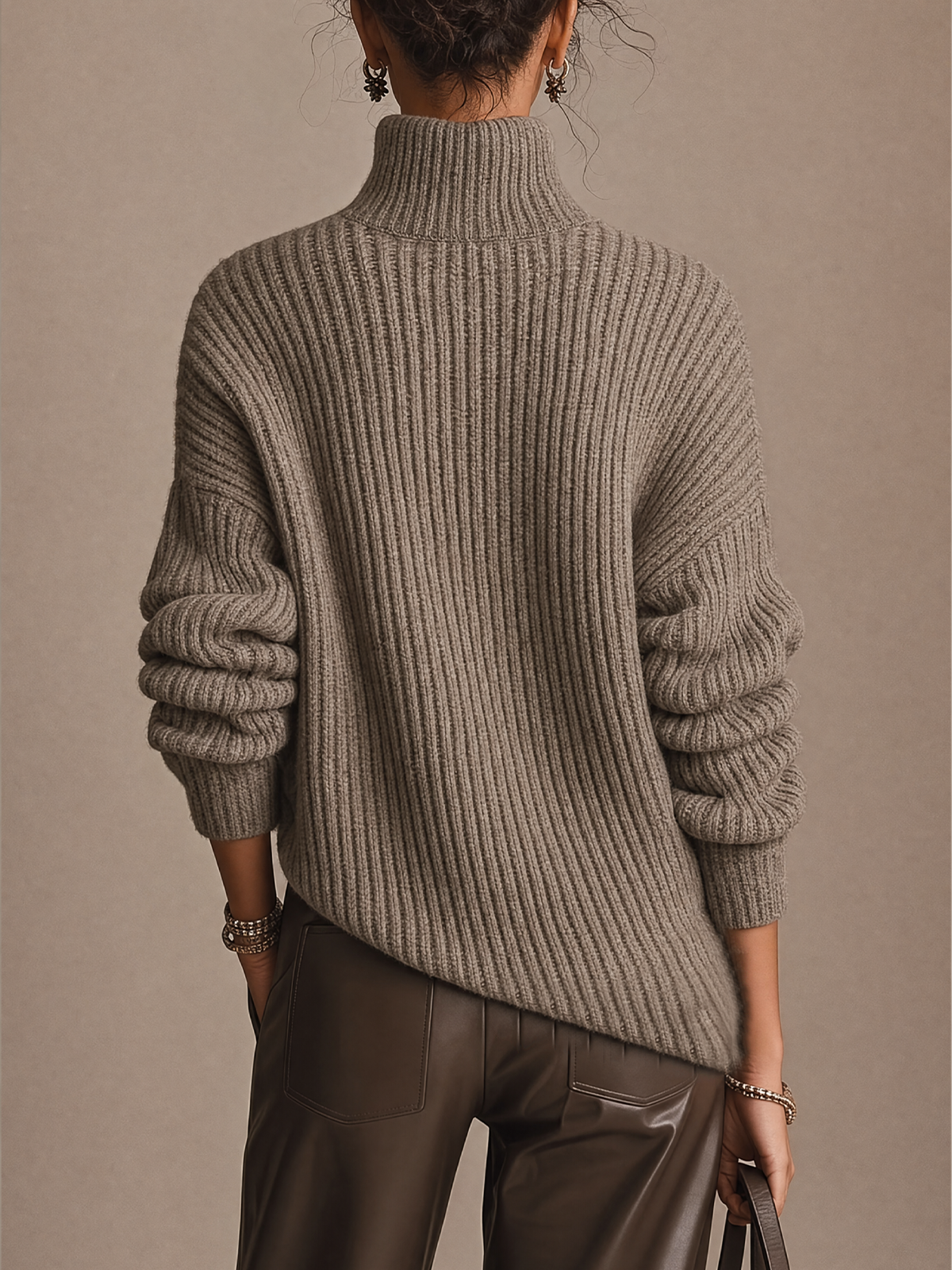 Pull col roulé côtelé taupe