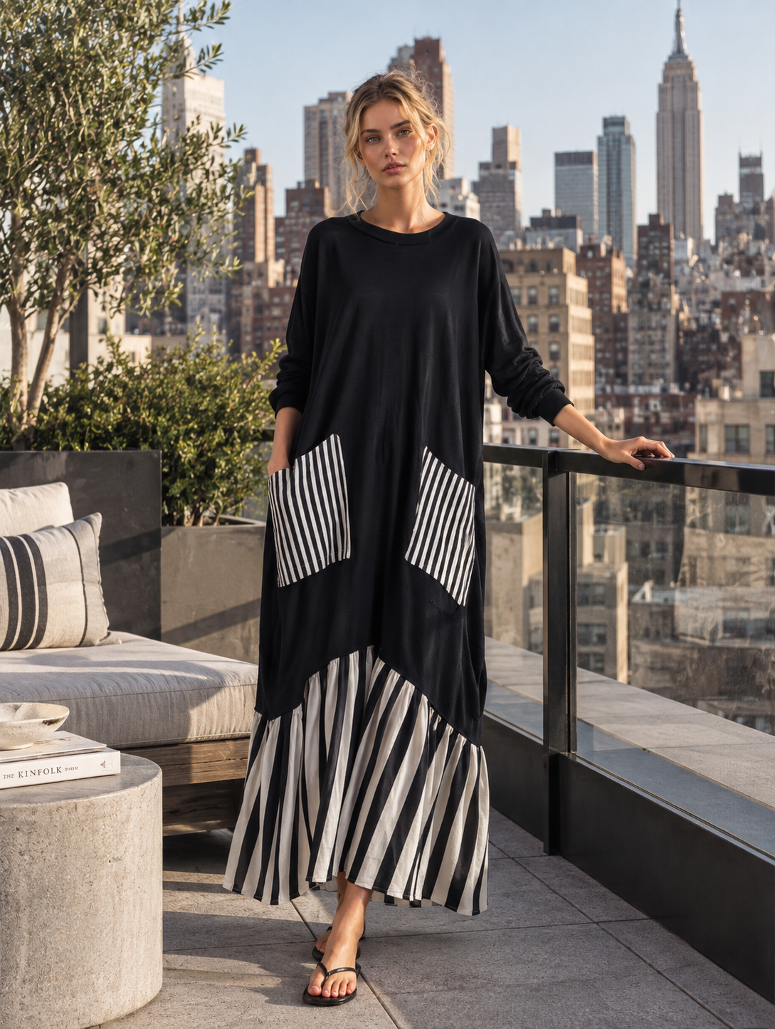 Robe maxi oversize noire à rayures minimaliste