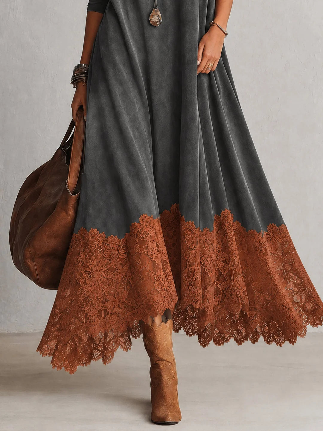 BRUNELLA | Robe Longue Effet Daim avec Bordure en Dentelle - Gris