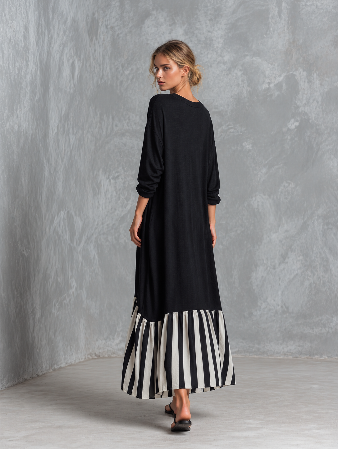 Robe maxi oversize noire à rayures minimaliste