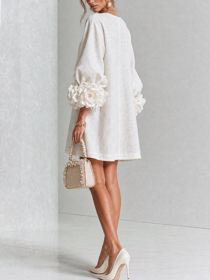 Vestido Mini Henrietta™ mostrando los botones en forma de flor