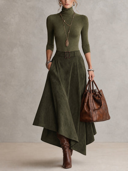 Ensemble composé d'un pull à col roulé extensible vert olive et d'une jupe asymétrique en suédine (avec ceinture)