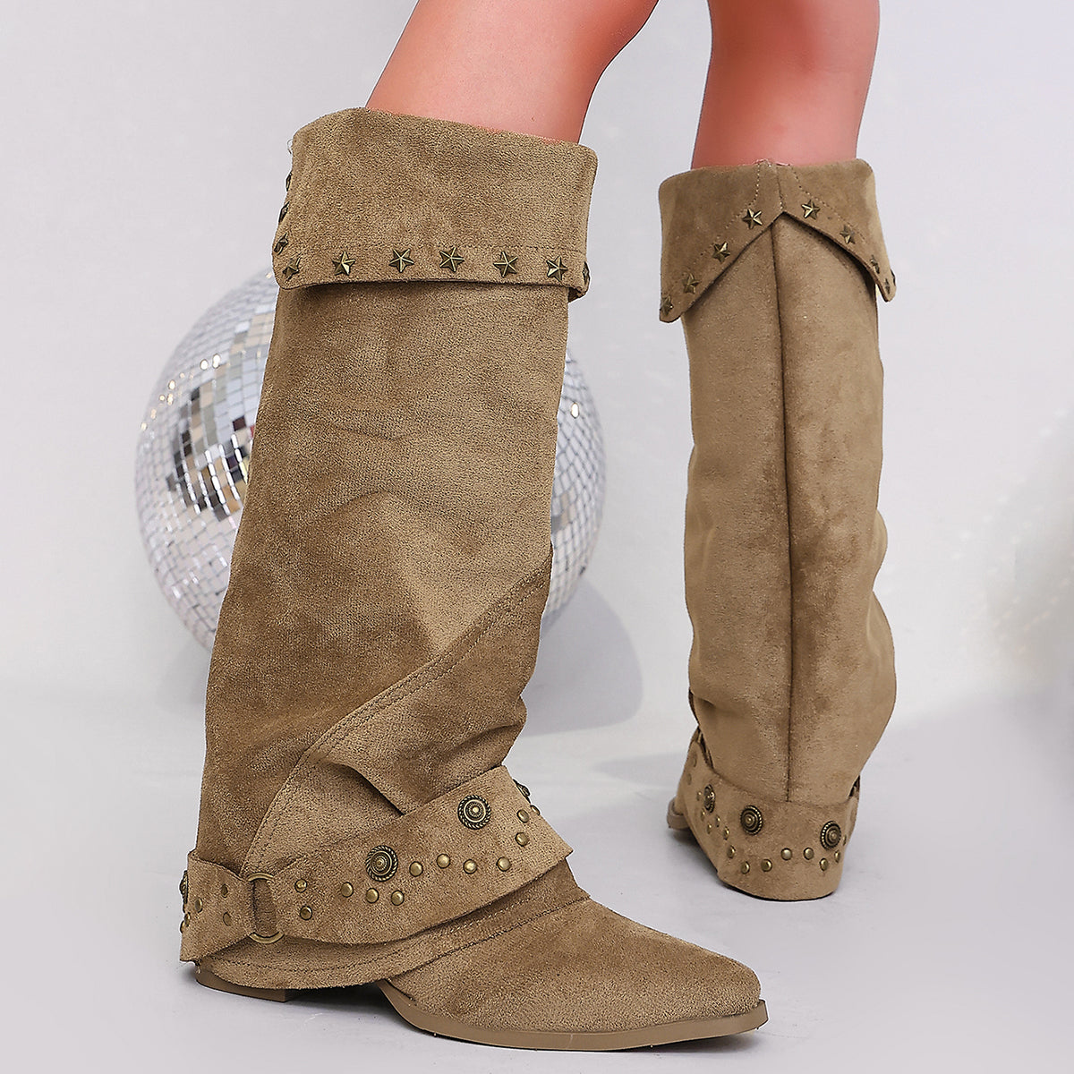 Fanny | Bottes slouchy à revers, clous étoiles et sangle à boucle cloutée